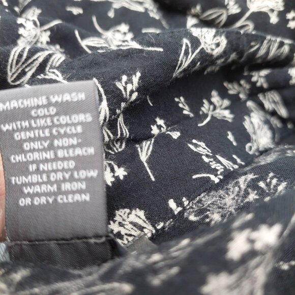 Chelsea & Theodore Shirt Size 1X Black Floral Print Tunic Button Up Top - Picture 4 of 7
